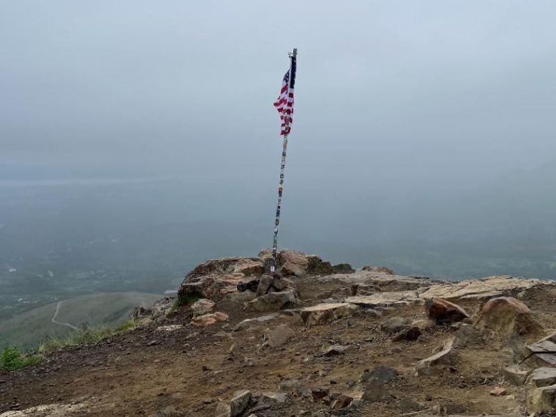 Alaska Travel Highlights for First-Time Visitors: Easy Trails, Scenic Views & Wildlife Encounters 17 The summit of Flattop Mountain