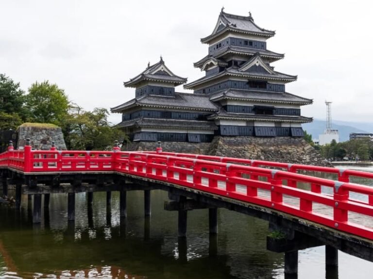 3 Summer Travel Itineraries Japan : Nature, Adventure & Hidden Gems 34 Matsumoto Castle Japan