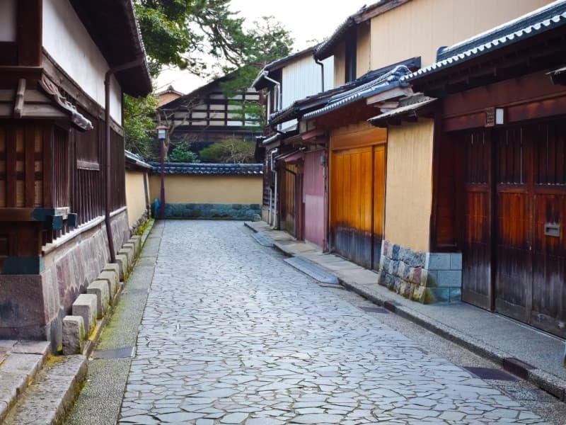 3 Summer Travel Itineraries Japan : Nature, Adventure & Hidden Gems 26 Nagamachi samurai district Japan