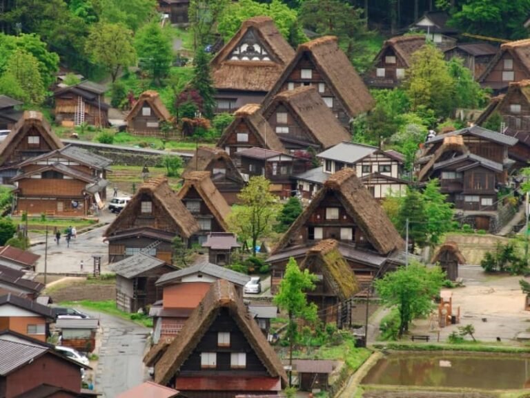 3 Summer Travel Itineraries Japan : Nature, Adventure & Hidden Gems 22 Shirakawago Japan