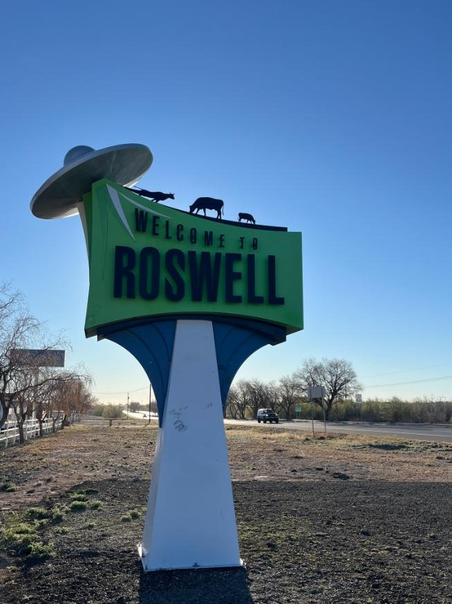 Welcome to Roswell sign