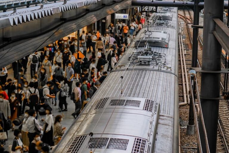 How to Use the Train in Tokyo as a Tourist: Step-by-Step Travel Guide 4 Rush hour in Tokyo