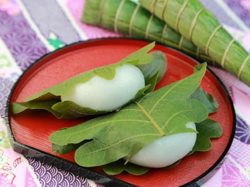 Delicious Japanese Seasonal Food Guide: Eat Like a Local in Japan 14 Kashiwamochi Japanese seasonal food