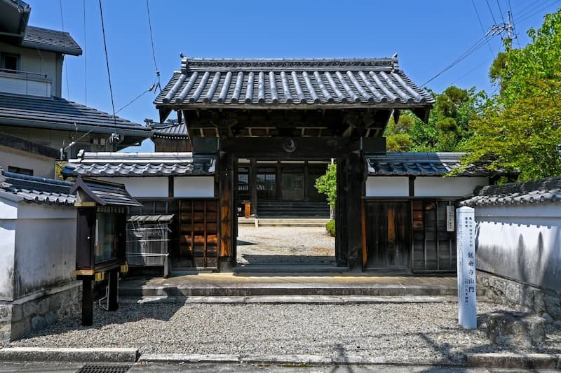 Useful Japanese Etiquette for Tourists: Essential Tips Before You Visit 8 Sanmon Japan