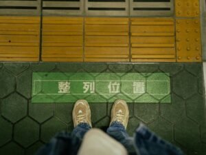 Tokyo Subway etiquette image