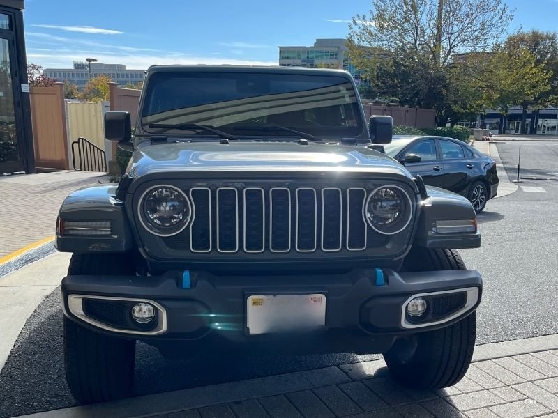 Japanese Cars vs American Cars: A Traveler's Eye-Opening Journey from Tokyo Streets to American Highways 4 Jeep image